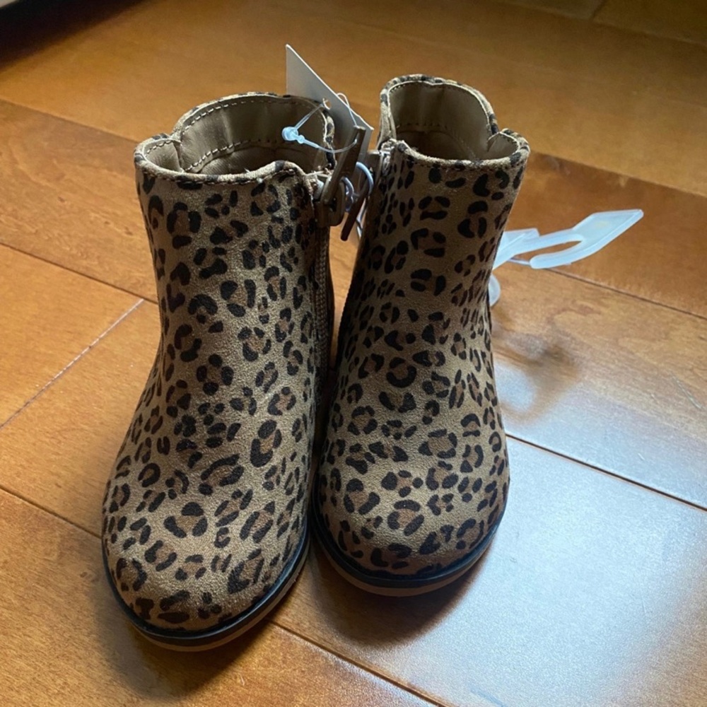 Toddler leopard boots NWT